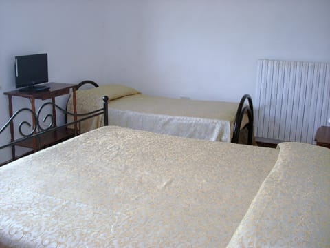 5 bedrooms, in-room safe, iron/ironing board, travel crib