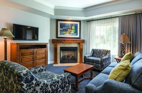 Living area | Smart TV, fireplace