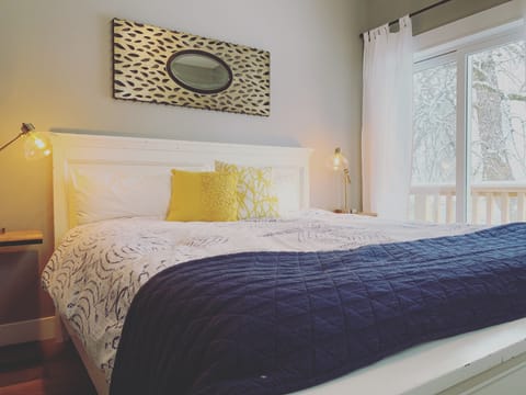 Cozy up in this California King bed which has a memory foam mattress.