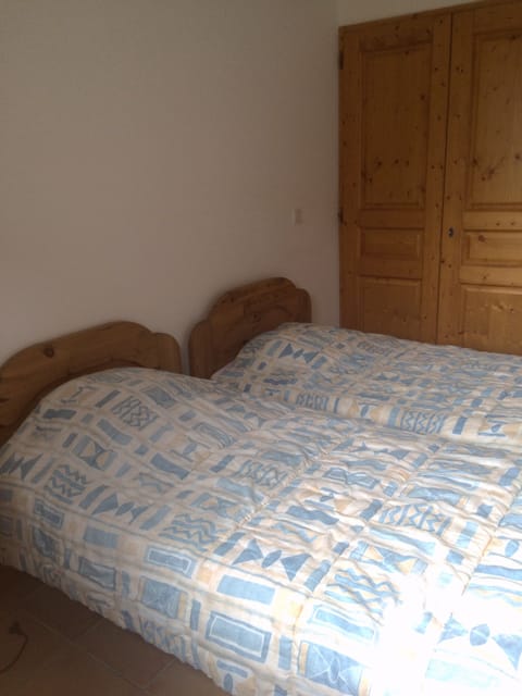 3 bedrooms, iron/ironing board, internet, wheelchair access