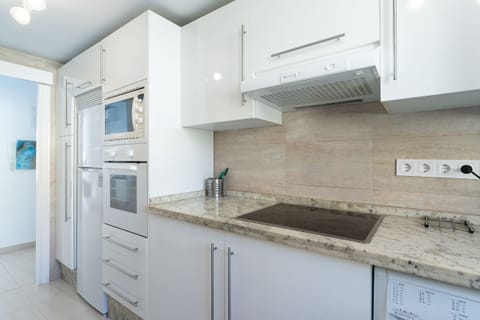 Kitchen. Modern. Well equipped. DoƱa Lola. Calahonda
