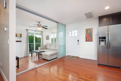 Open floor plan family room / kitchen