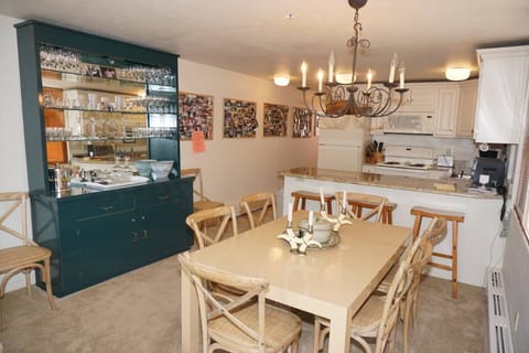 Dining Area for 6 + 3 at breakfast bar