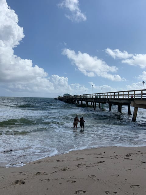 Beach nearby, sun loungers, beach towels