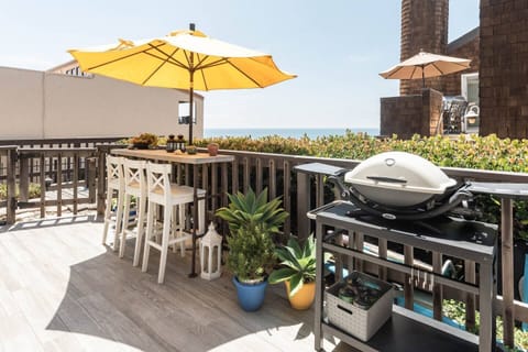 Spacy terrasse with gas grill