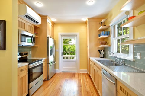 Gorgeous, fully equipped kitchen - Second Level