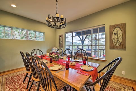 Dining Area | Dishes & Flatware Provided