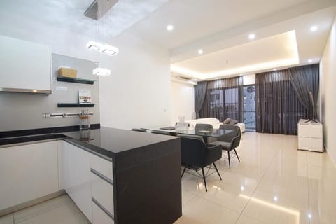 Private kitchen | Fridge, microwave, oven, stovetop