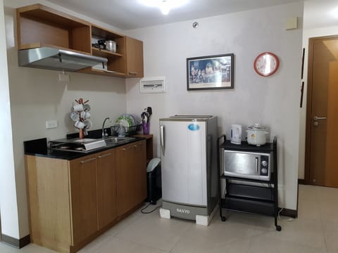 Fridge, microwave, electric kettle, cookware/dishes/utensils