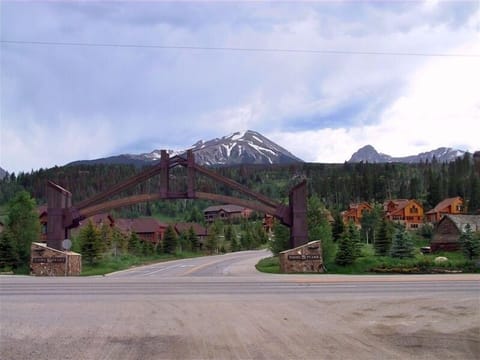 Neighborhood front entrance