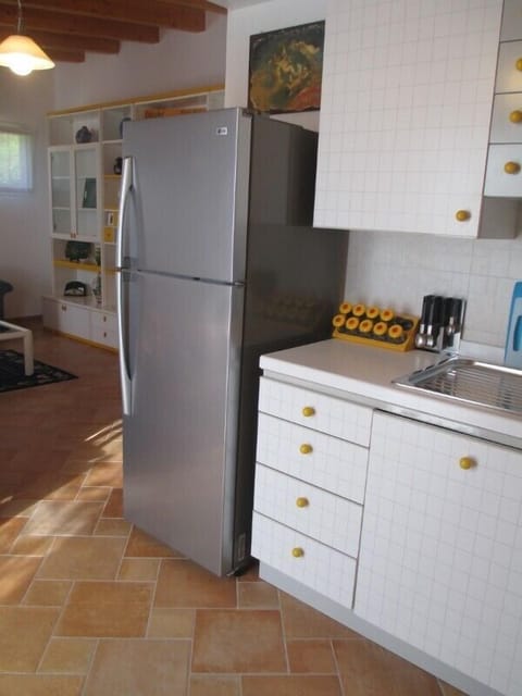 Fridge, microwave, oven, coffee/tea maker