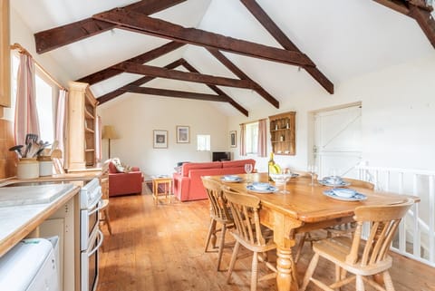 Dining area & lounge