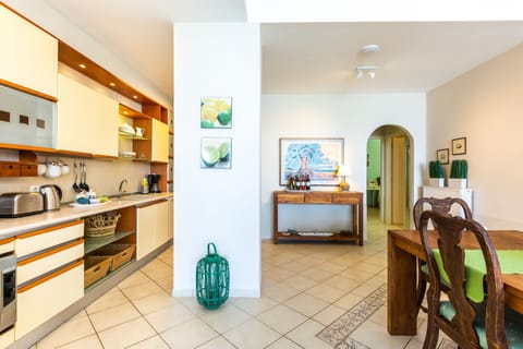 the kitchen is totally functional!