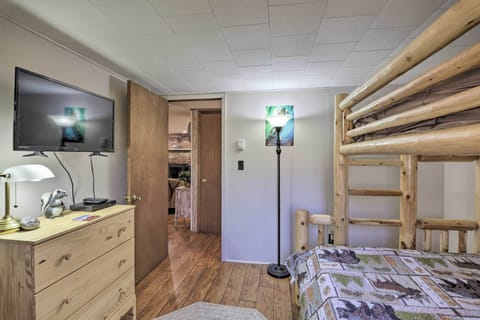 2 bedrooms, desk, iron/ironing board, internet
