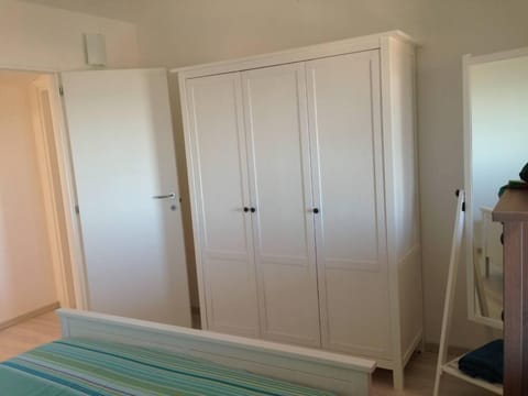 2 bedrooms, in-room safe, desk, iron/ironing board