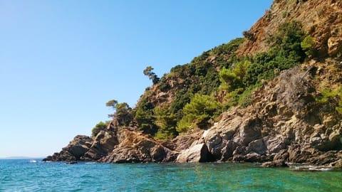 Beach nearby, sun loungers