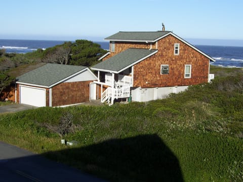 SALTY DOG LOOKING TO THE SW AND THE OCEAN