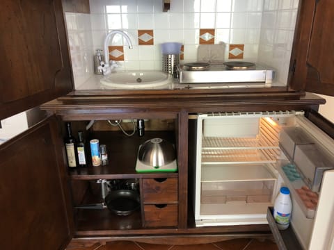 Fridge, microwave, stovetop, coffee/tea maker