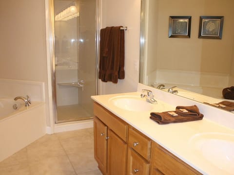 Master Bath w/double sink, jetted tub & shower.
Typical 3 BR unit 