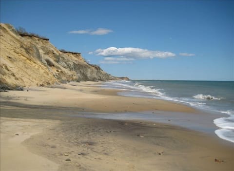 Beach nearby, sun loungers, beach towels