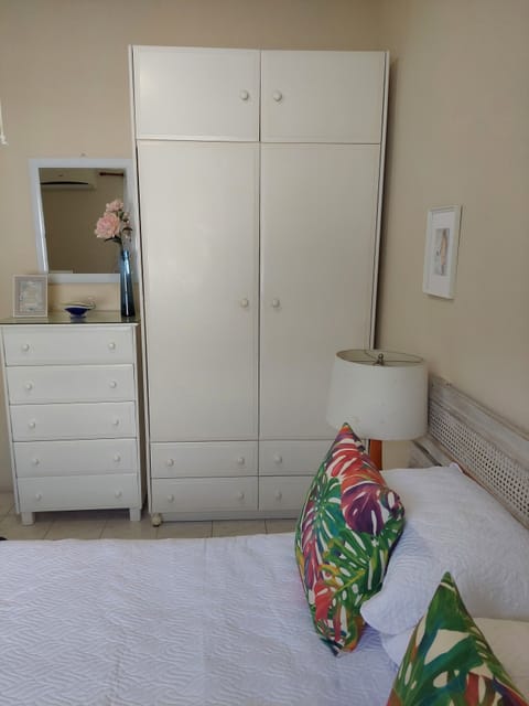 3 bedrooms, in-room safe, iron/ironing board, travel crib