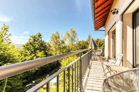 Balcon/Balcony 
© Iain Selwyn-Reeves (2024)