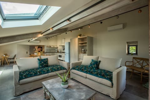 Living Room / Lounge