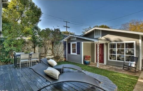 LOCATION, LOCATION, LOCATION, Prime Studio City cottage...