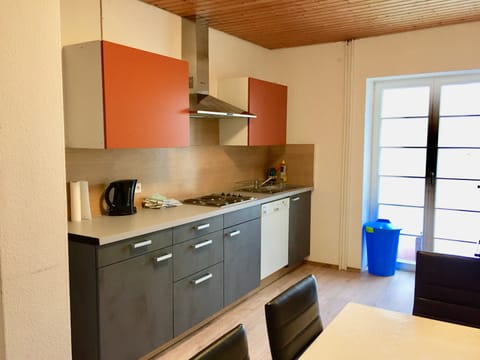 Private kitchen | Fridge, oven, stovetop, dishwasher