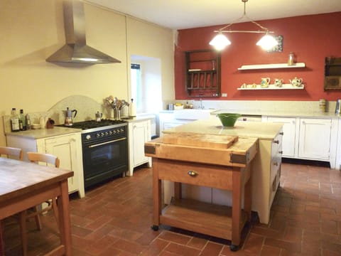 Large well equipped modern kitchen