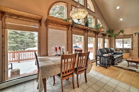 Dining Area | Dishes & Flatware Provided