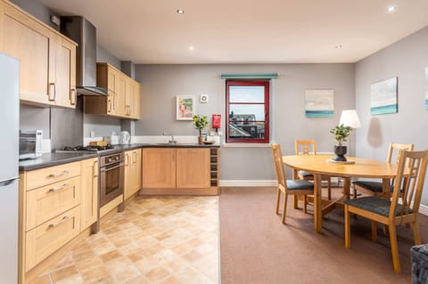 Kitchen / Dining Area