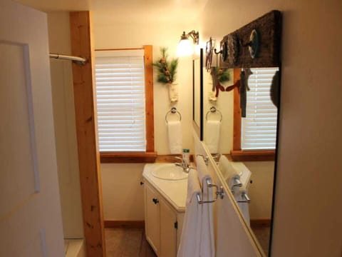 Bathroom | Hair dryer, towels, soap, shampoo