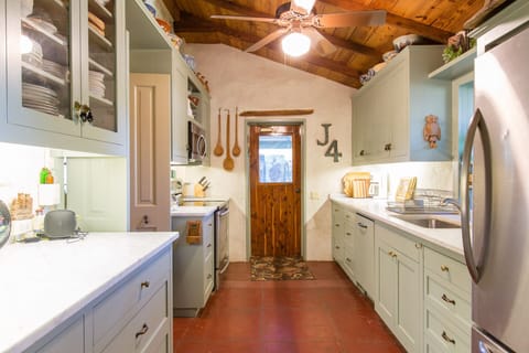 Modern, well-stocked kitchen, top notch appliances, use veggies from our garden!