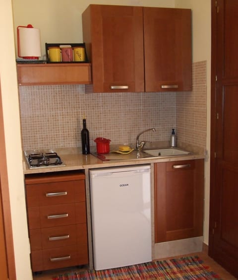 Fridge, coffee/tea maker, cookware/dishes/utensils