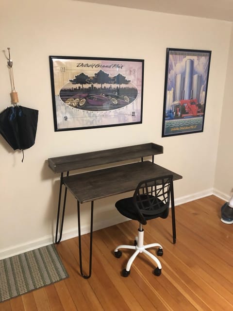 Dedicated workspace in master suite