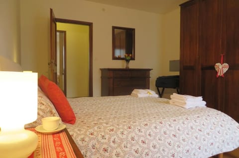 2 bedrooms, in-room safe, iron/ironing board, free WiFi