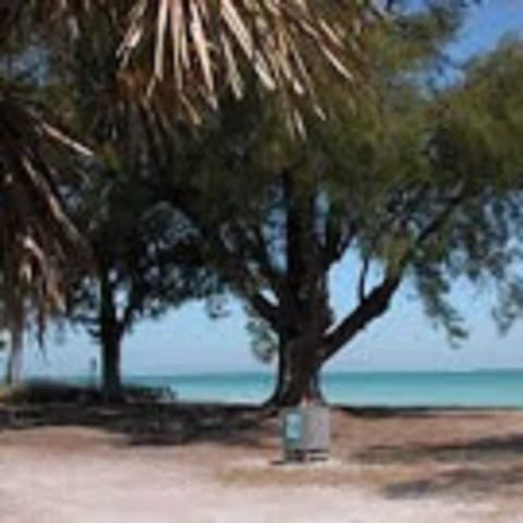 Beach nearby, sun loungers, beach towels