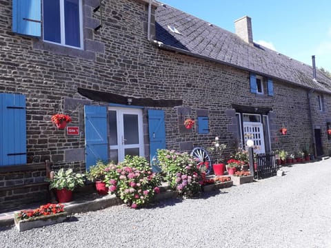 The beautiful frontage of Foxes Farm Gites. A Converted 18th century farm house.