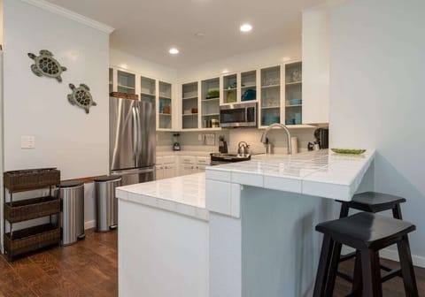 High ceilings, well lit Regency 311 kithcen