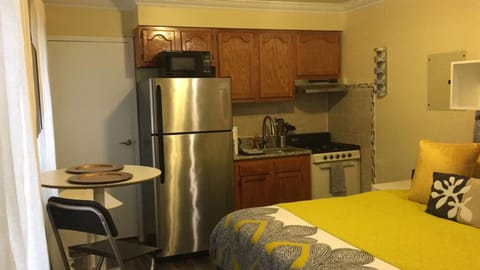 Private kitchen | Fridge, microwave, oven, stovetop