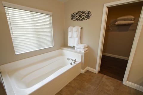 Combined shower/tub, hair dryer, towels, shampoo