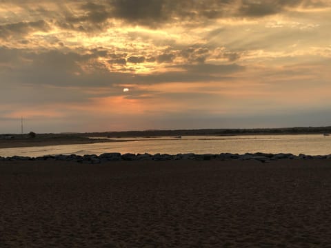 Beach nearby, sun loungers, beach towels