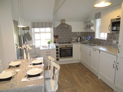 Brand new kitchen, fully fitted.