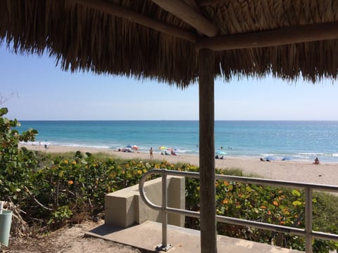 Beach nearby, sun loungers, beach towels