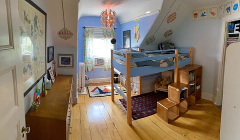 3rd bedroom two: single loft bed 