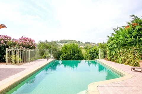 Outdoor pool, an infinity pool