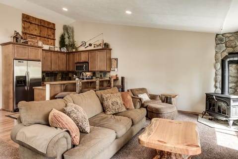 living area with gas fireplace