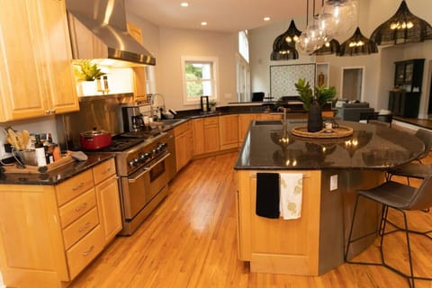 Wow! Awesome kitchen! Fully stocked