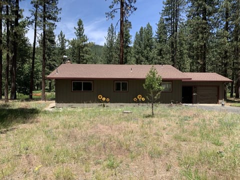 Cute little place set back from the road.